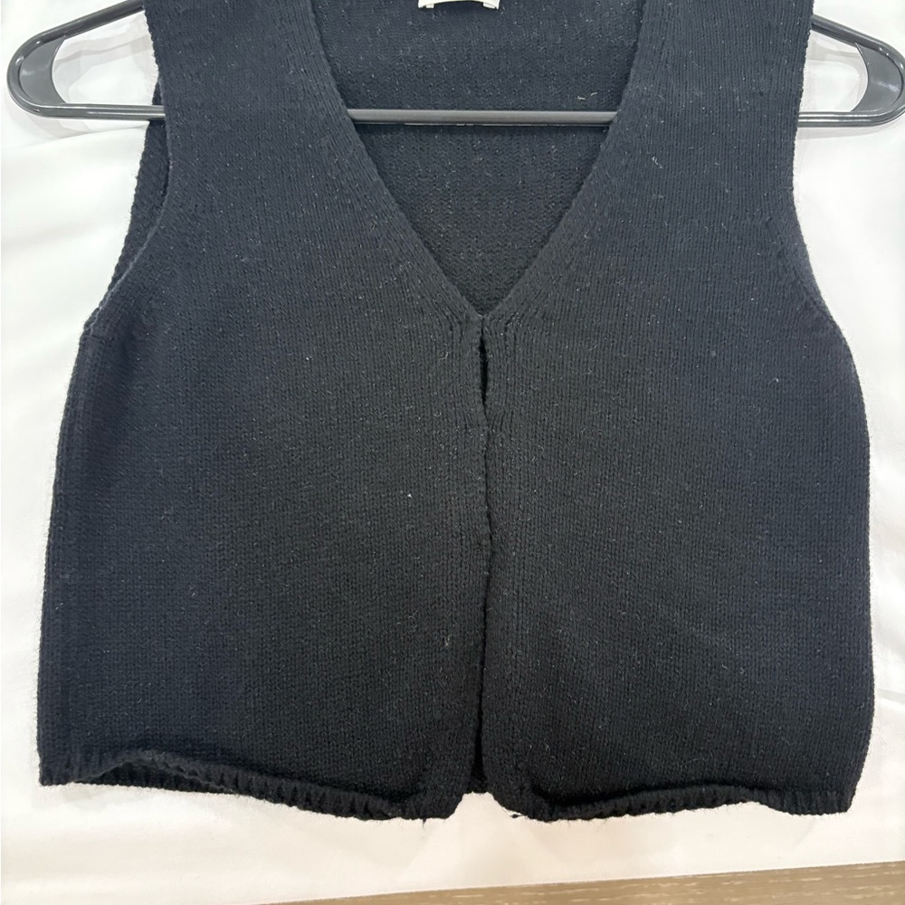 Aritzia Wilfred Basque Sweater Vest